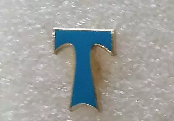 Значок ФК Торпедо Москва - синяя буква Т