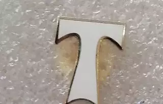 Значок ФК Торпедо Москва - белая буква Т