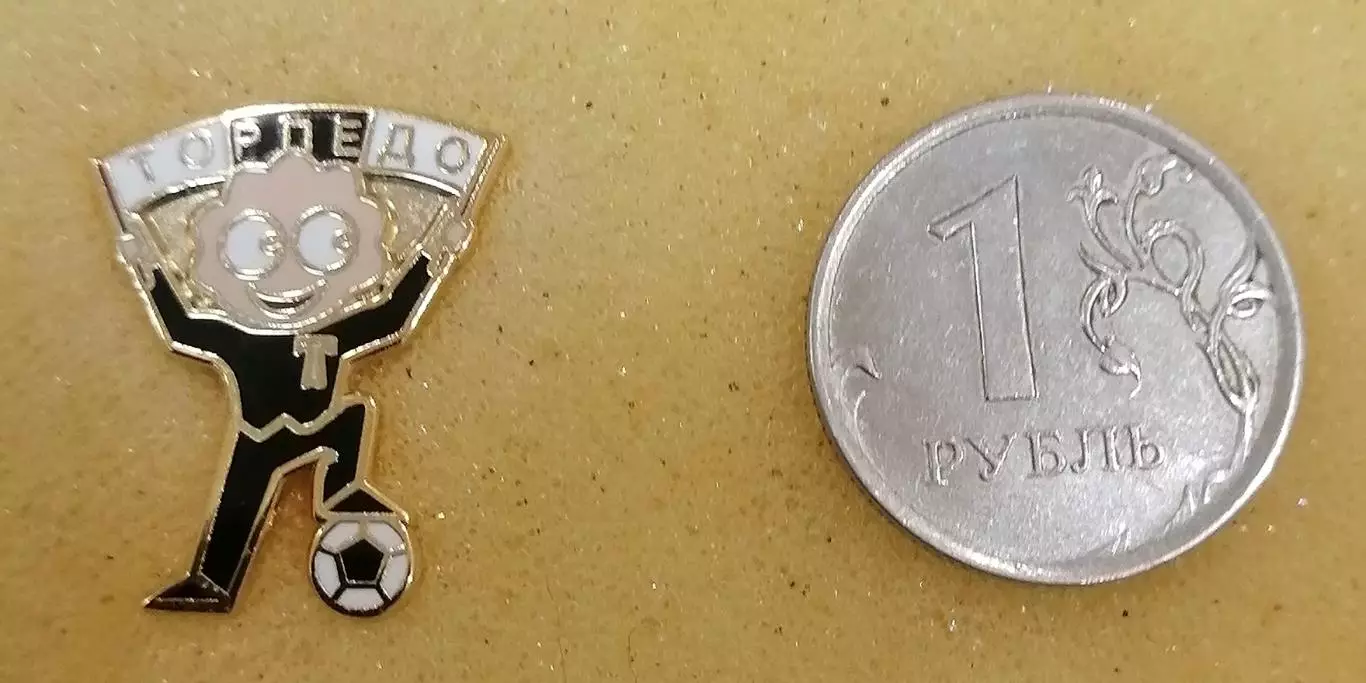 Значок ФК Торпедо Москва. Талисман Голли