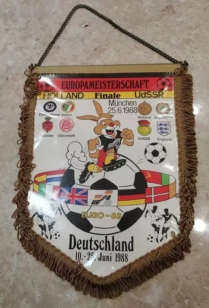 Вымпел с финала Евро-88.
