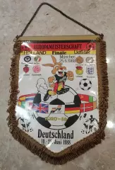 Вымпел с финала Евро-88.