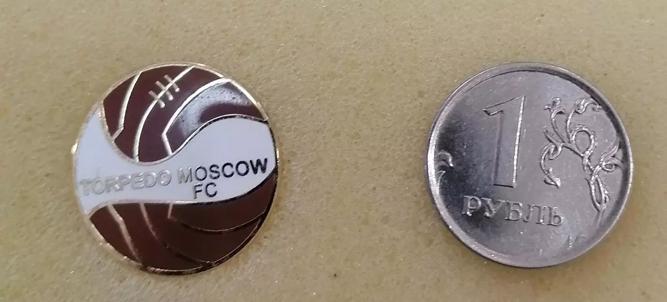 Значок ФК Торпедо Москва. Коричнево-белый цвет