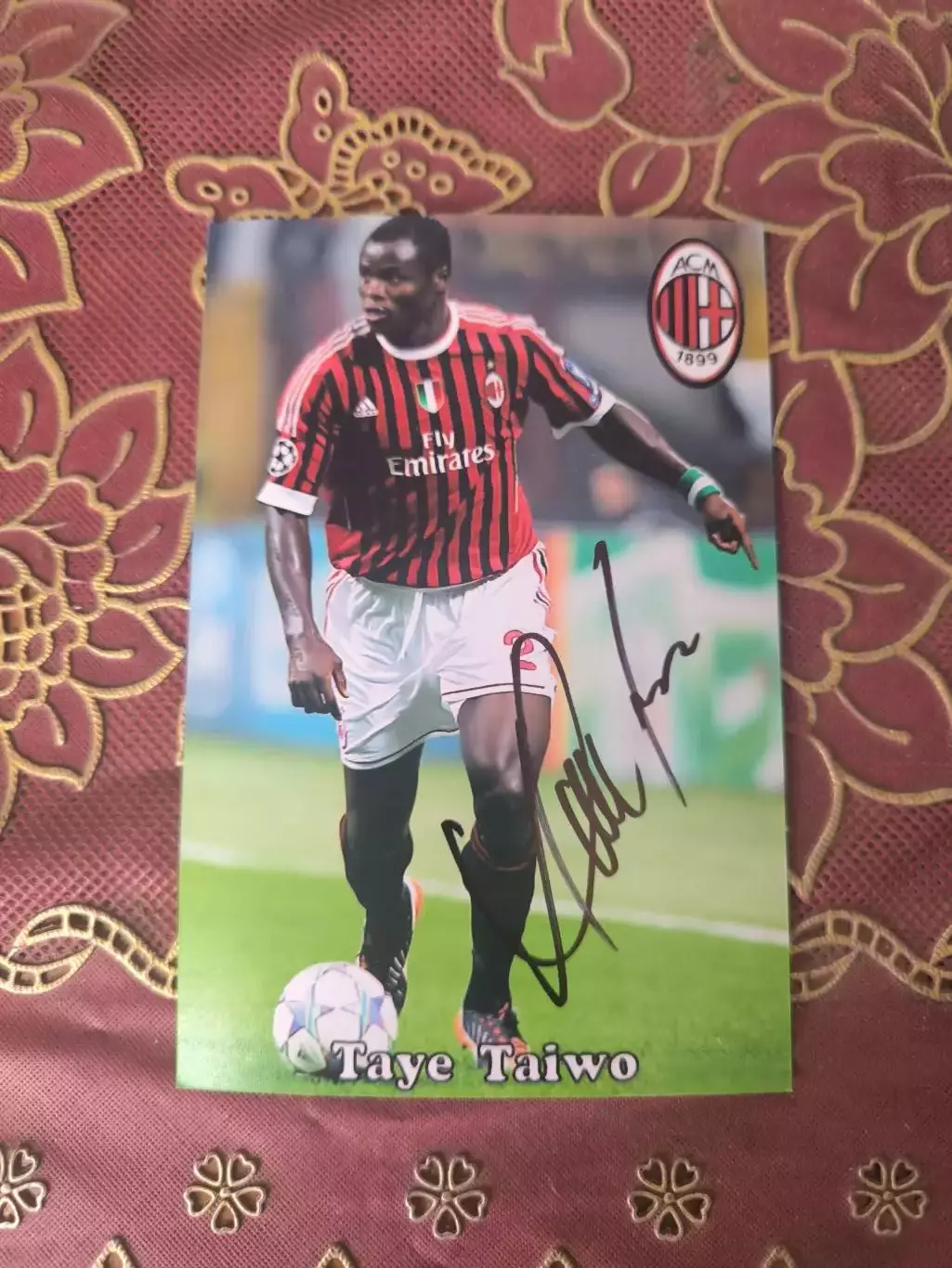 Автограф Тайе Тайво