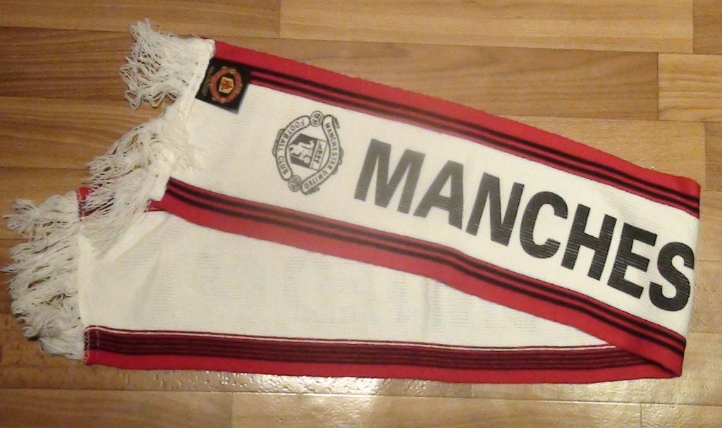 Старый шарф Манчестер Юнайтед, Англия