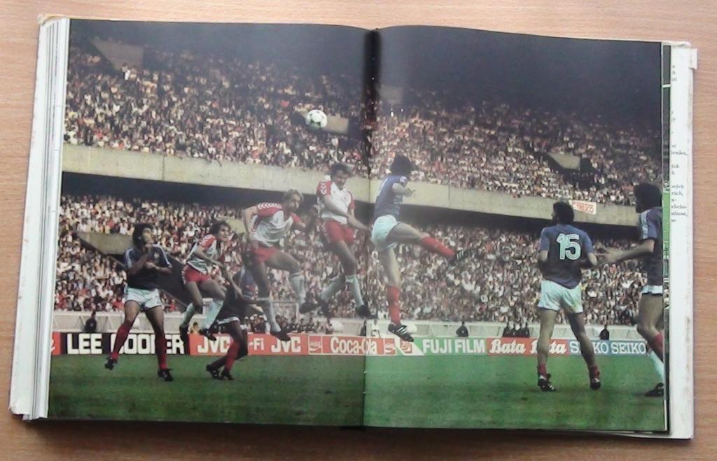 Чехословацкий фотоальбом по истории мирового футбола, 360 стр., см. описание 5