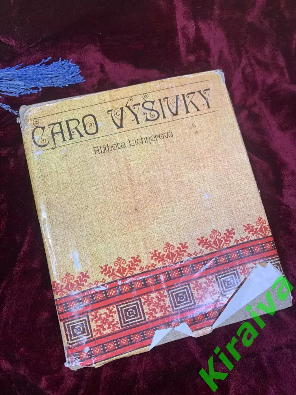 Книга-альбом по словацкой вышивке «?aro v??ivky» («Волшебство вышивки») Н2498