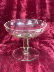Ваза хрустальная для конфет фруктов на ножке с травлением СССР (Н2602)