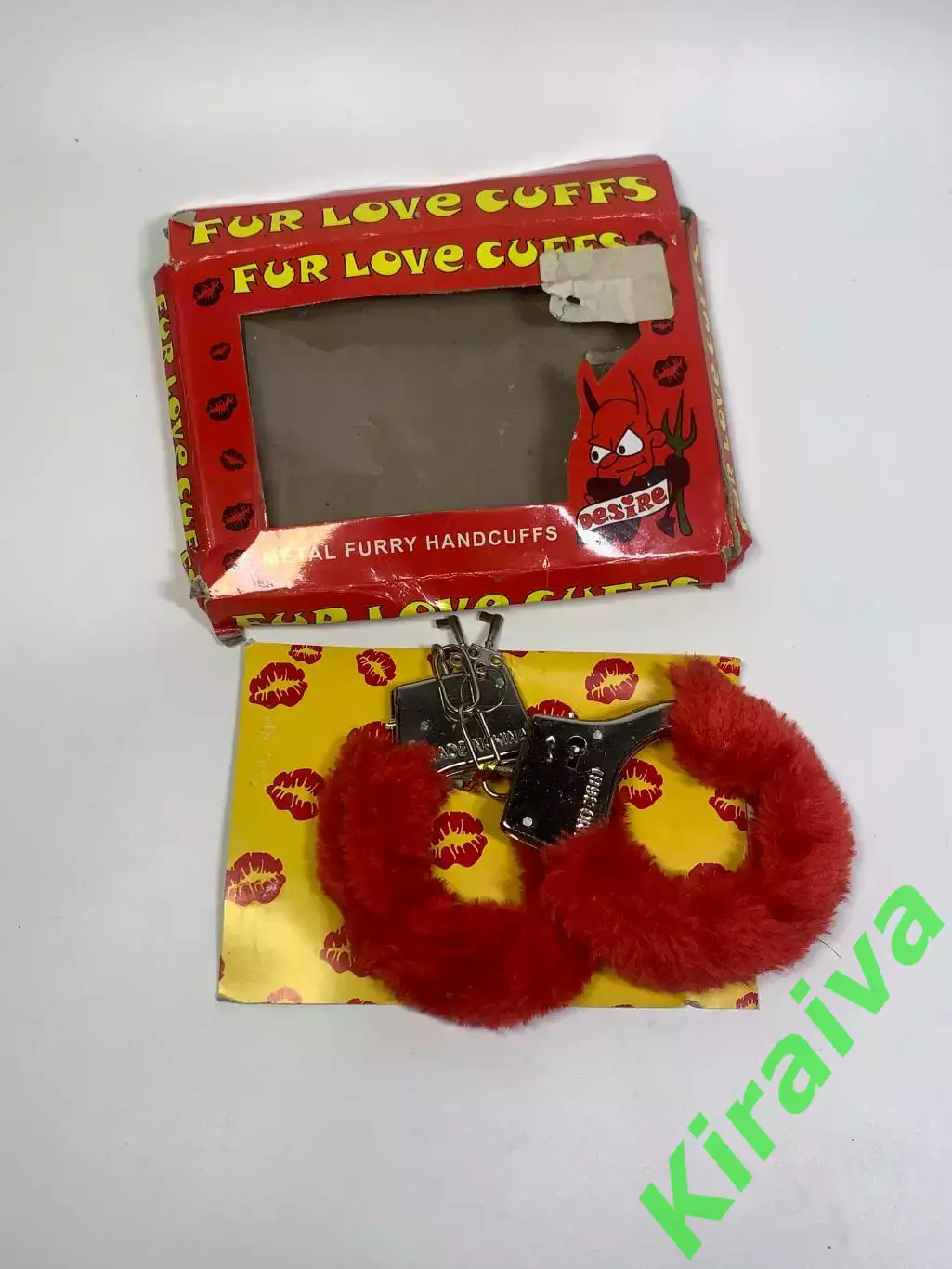 Наручники меховые (Н310) красные — уценка