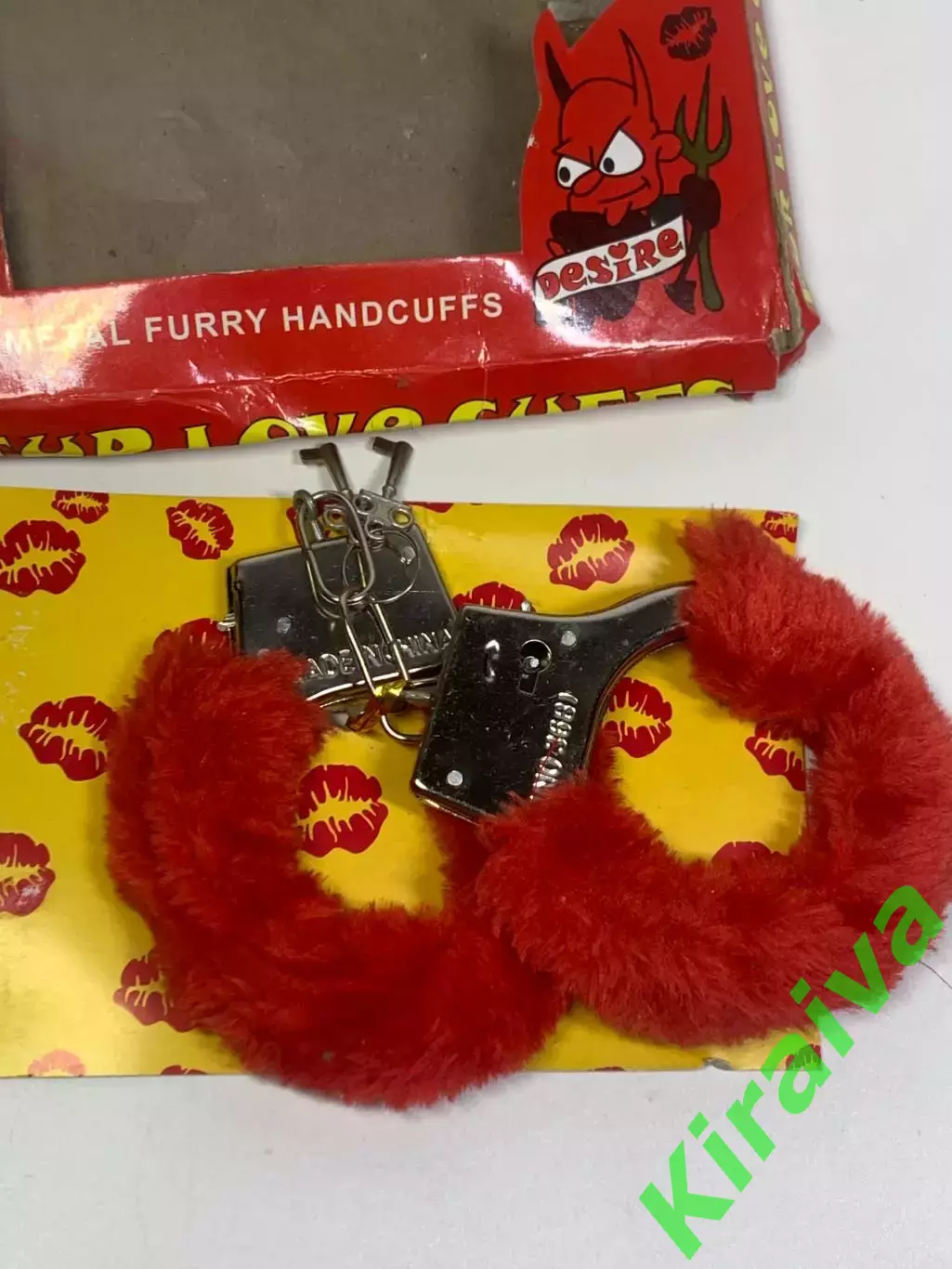 Наручники меховые (Н310) красные — уценка 2