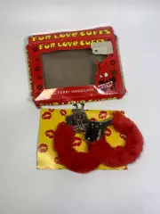 Наручники меховые (Н310) красные — уценка