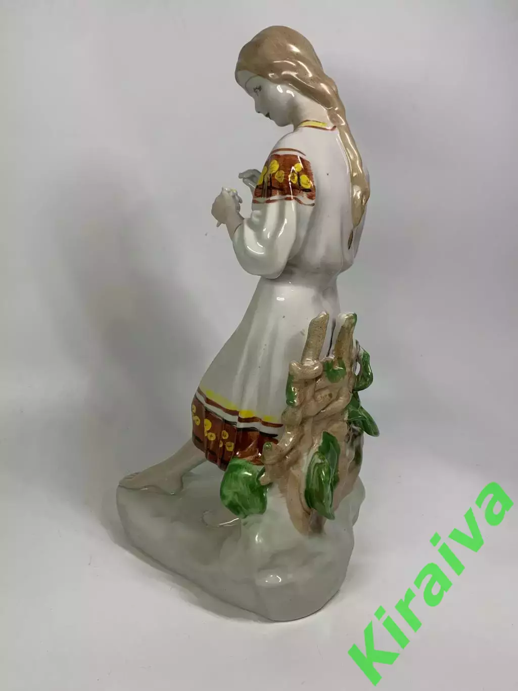 Статуэтка фарфоровая девушка с косой «Гадание на ромашке» винтаж СССР По Н4388,2 2