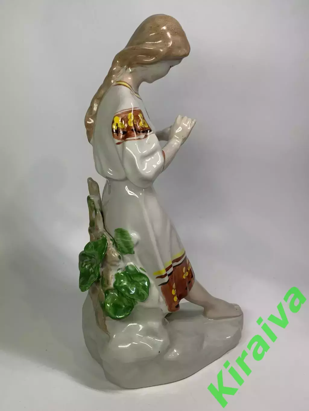 Статуэтка фарфоровая девушка с косой «Гадание на ромашке» винтаж СССР По Н4388,2 4