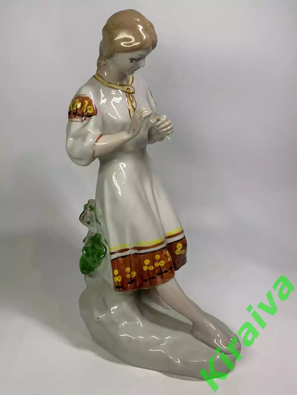 Статуэтка фарфоровая девушка с косой «Гадание на ромашке» винтаж СССР По Н4388,2 5