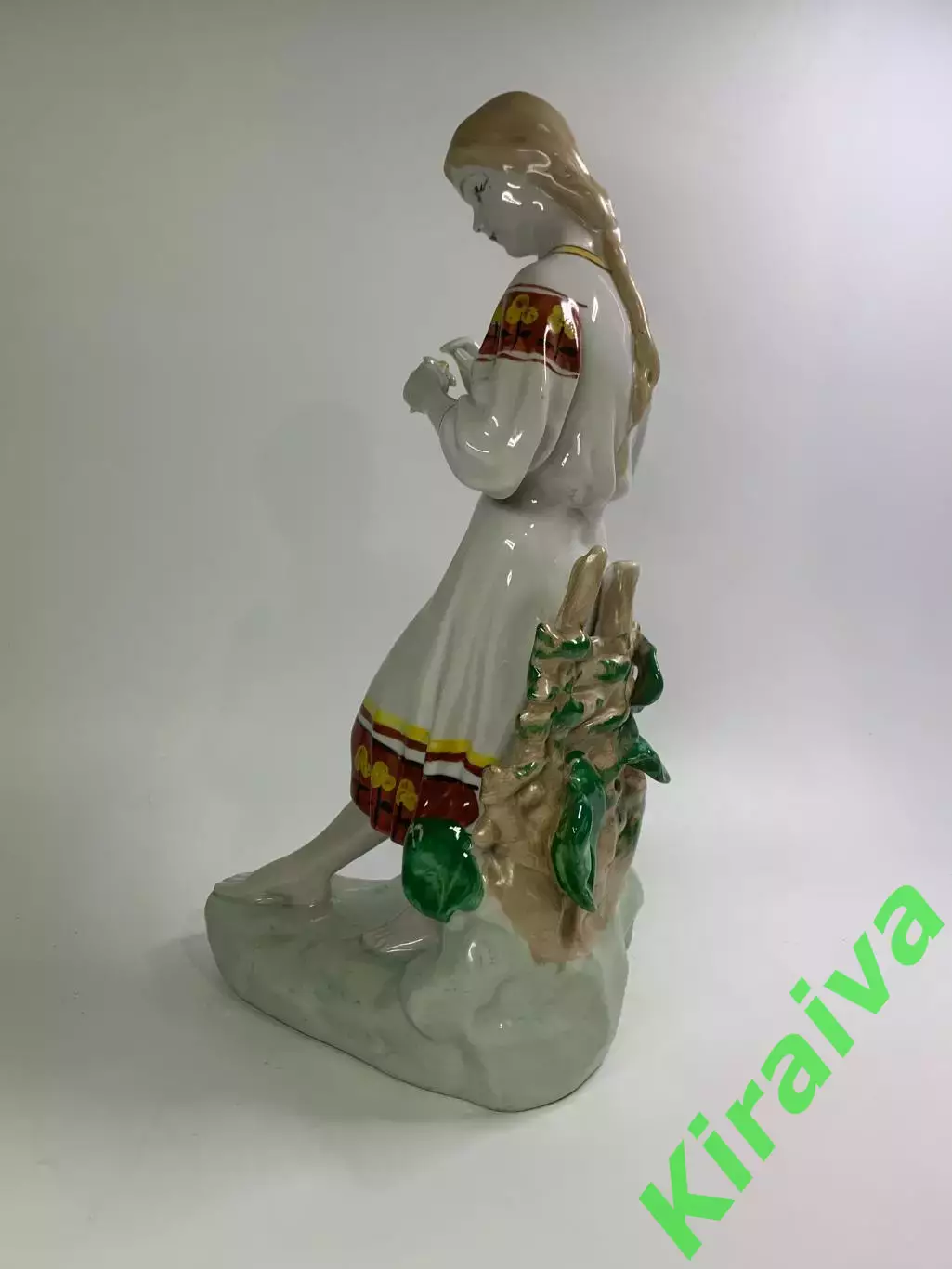 Статуэтка фарфоровая девушка с косой «Гадание на ромашке» винтаж СССР По Н4388,1 3