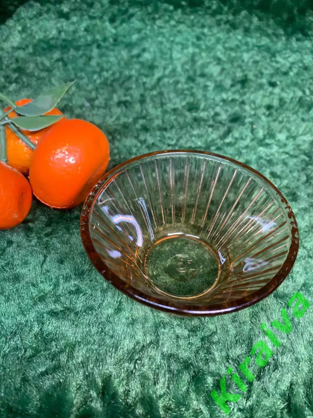 Солонка винтажная из цветного стекла коричневая ребристая 1960-е 8 см (Н121,1) 1
