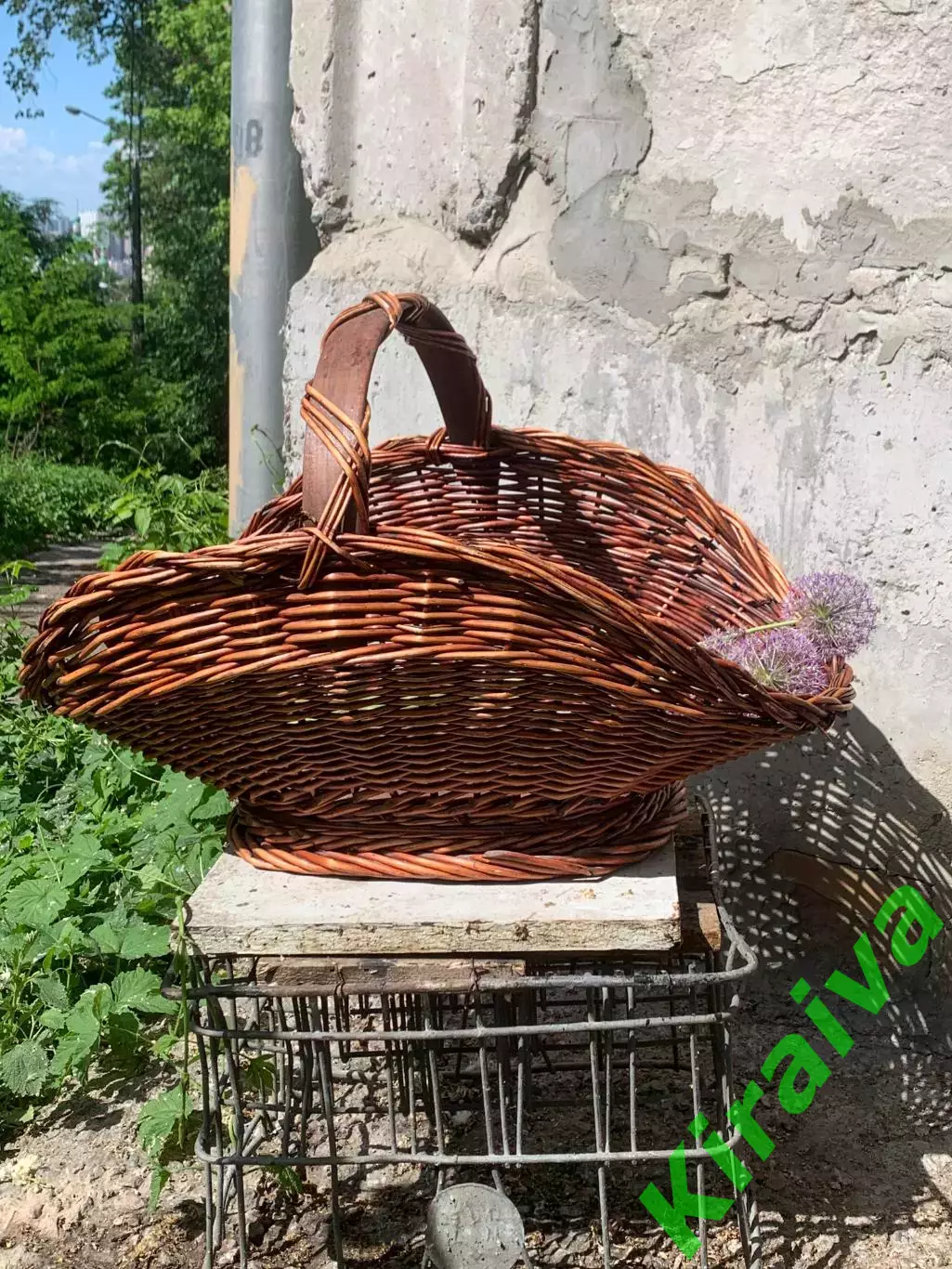 Плетеная корзина-дровница из лозы большая винтажная (Н7005)