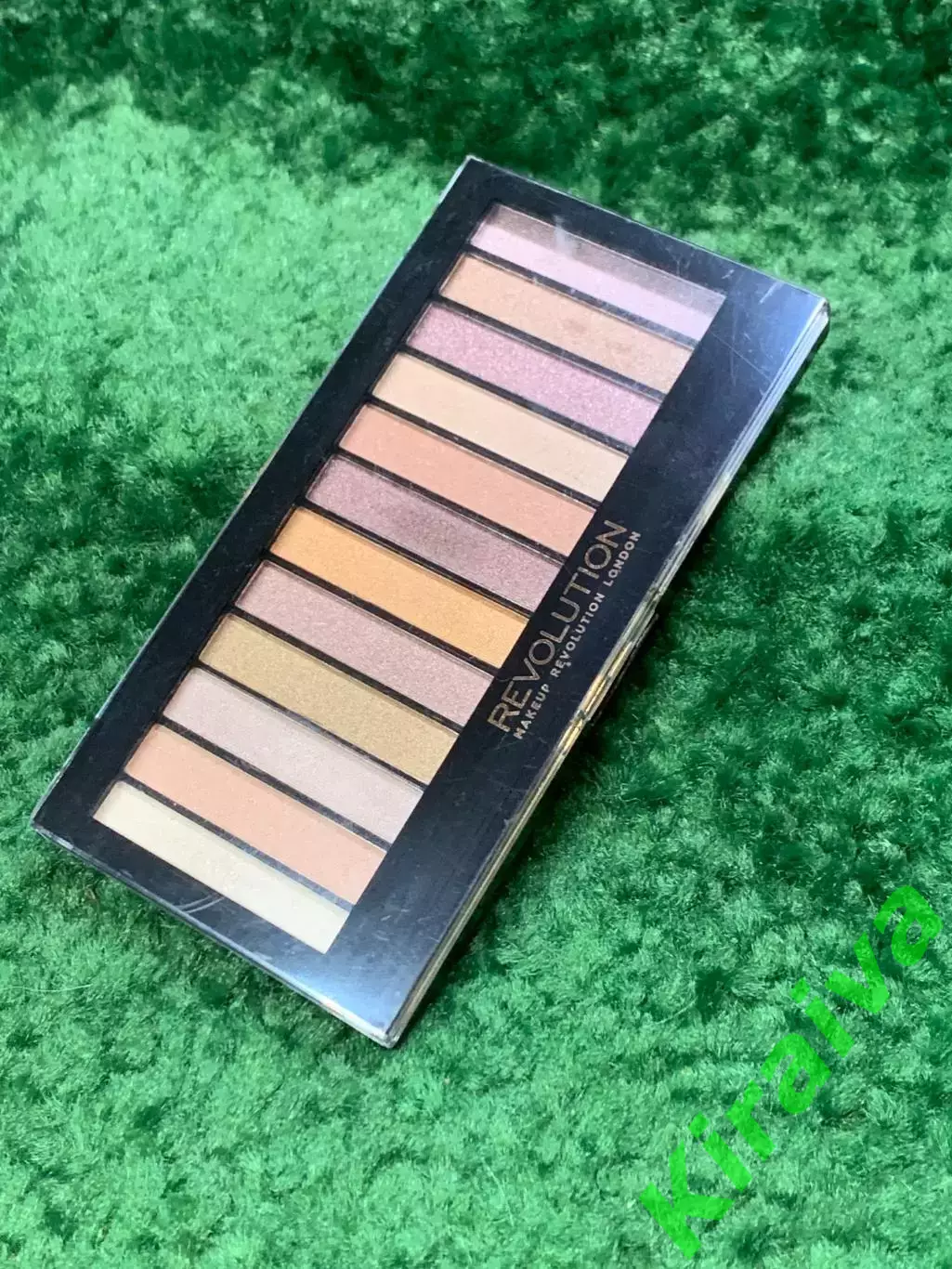 Палетка теней для век Makeup Revolution Redemption Palette Iconic 3, 12 ро Н8066