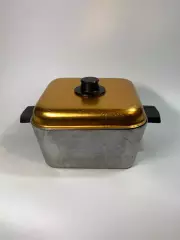 Квадратная алюминиевая кастрюля-жаровня 1,75 л с крышкой винтаж литой Н8166