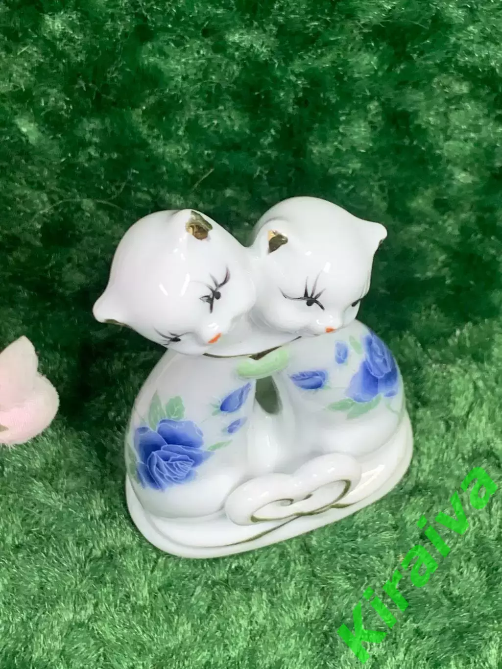 Статуэтка «Влюблённые котики» фарфоровая фигурка, синие розы и сердце (Н8194) 2