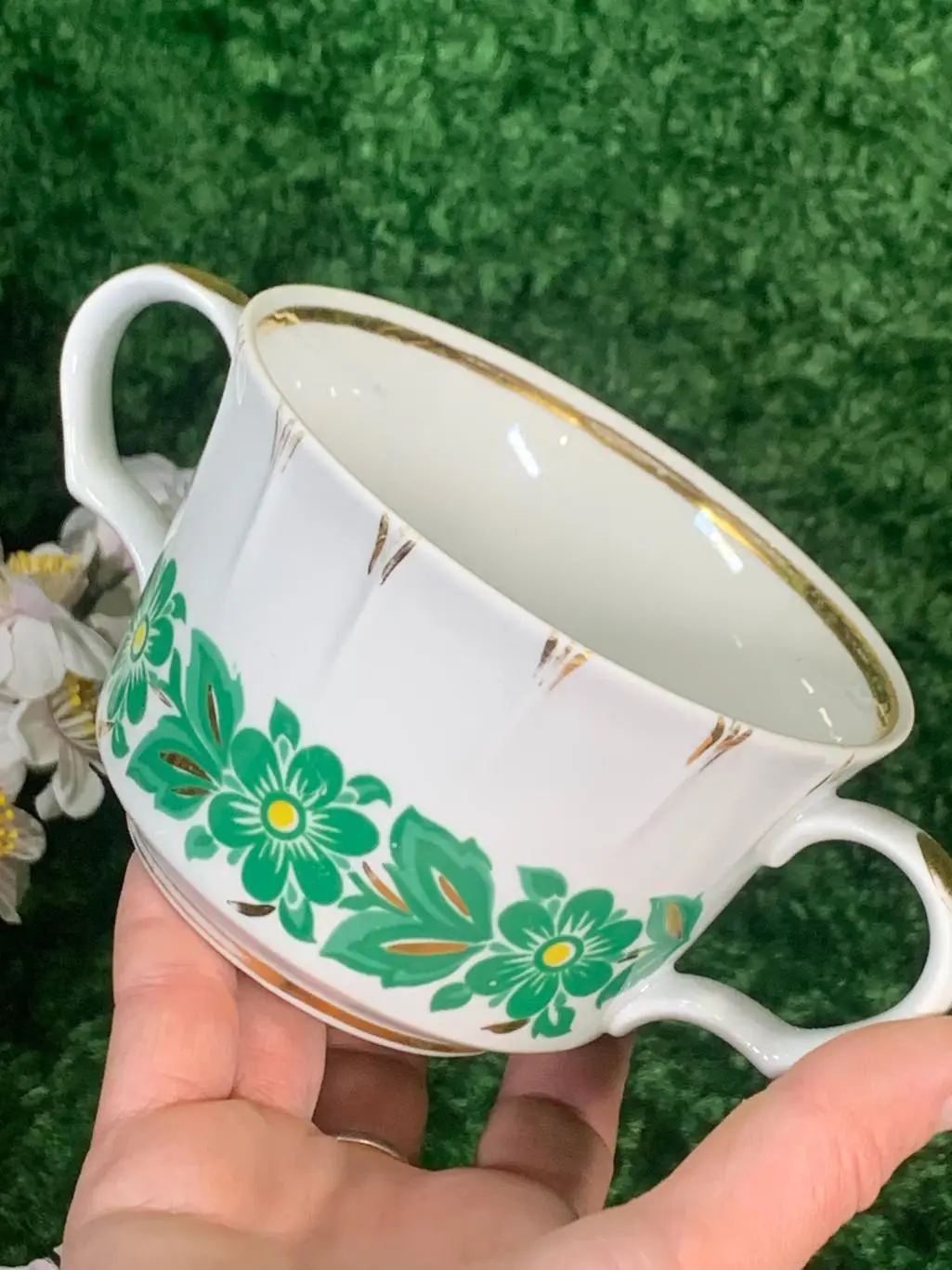 Бульонница фарфоровая винтаж Киев 370 мл с позолотой и цветочным декором Н992