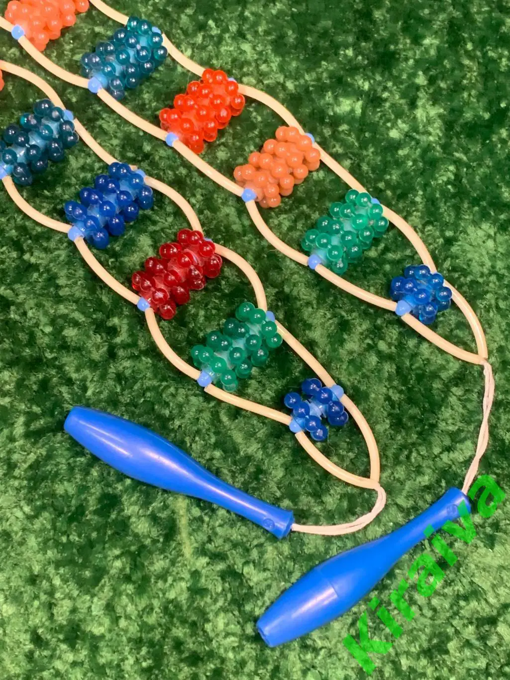 Массажер пластиковы ленточно-роликовый для спины ног тела ребристые шарики н8008 3