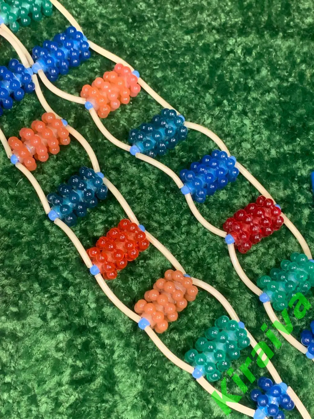 Массажер пластиковы ленточно-роликовый для спины ног тела ребристые шарики н8008 6