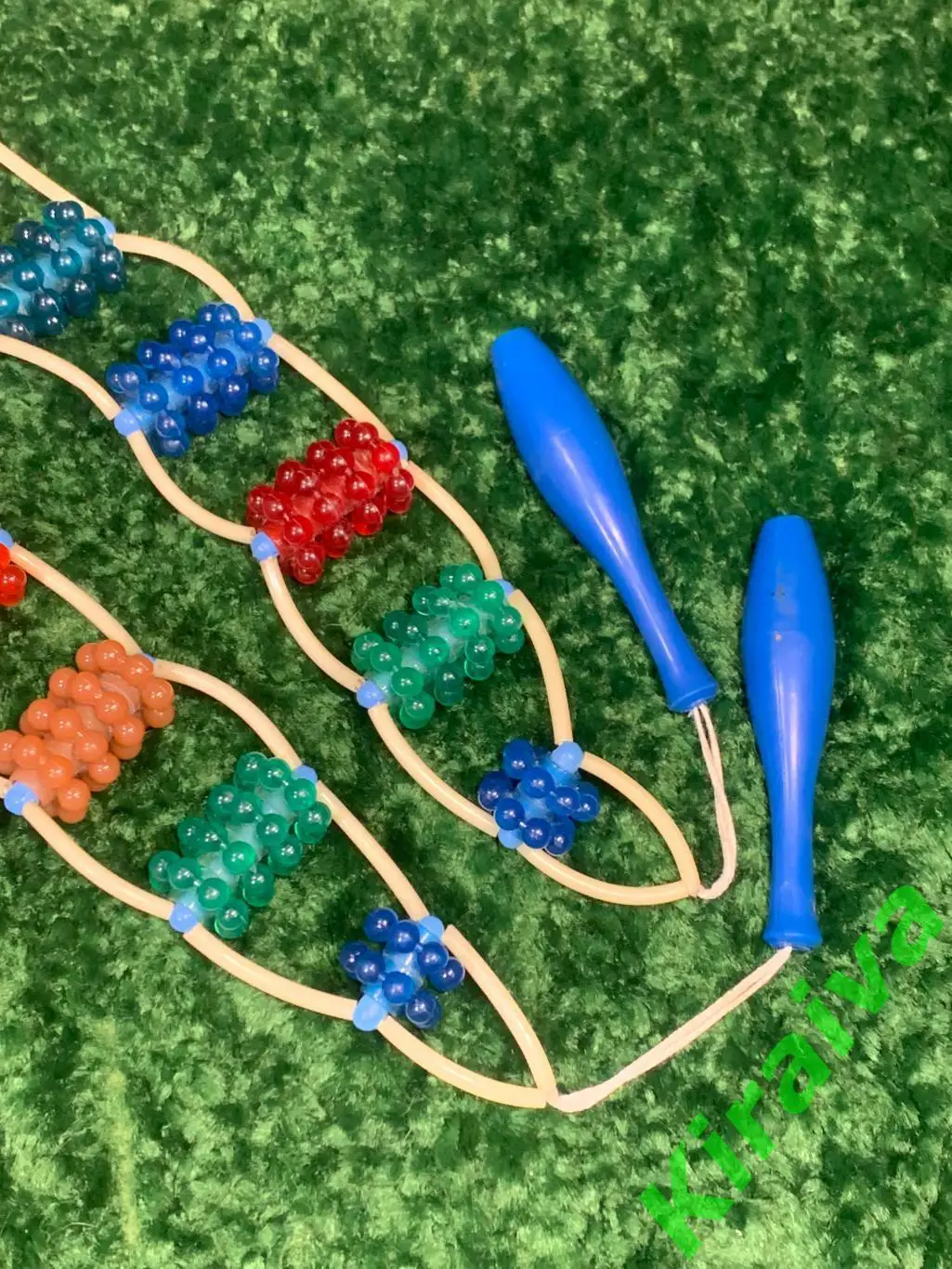 Массажер пластиковы ленточно-роликовый для спины ног тела ребристые шарики н8008 7