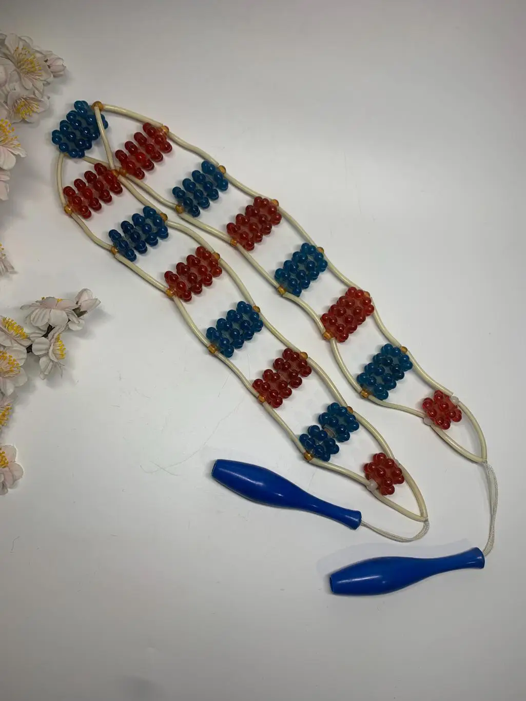 Массажер пластиковый ленточно-роликовый для спины ног тела ребристые шарик н8011