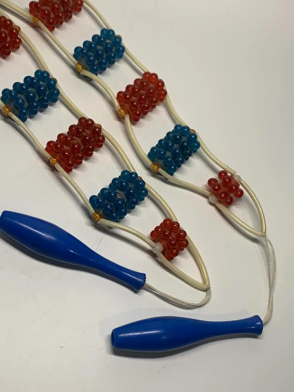 Массажер пластиковый ленточно-роликовый для спины ног тела ребристые шарик н8011 3