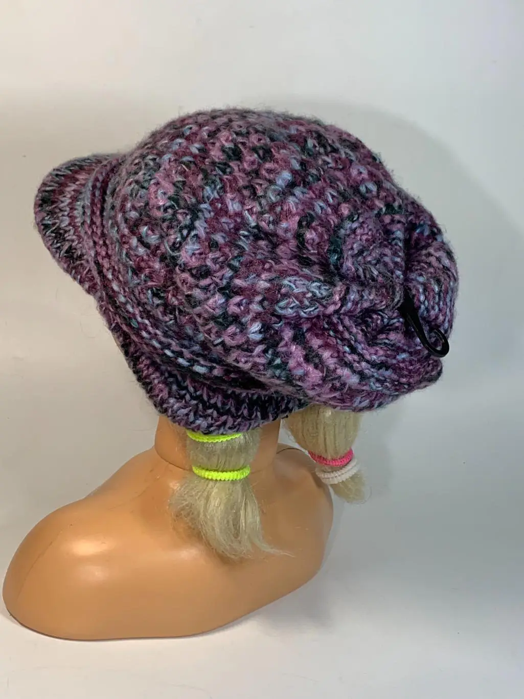 Женская вязаная шапка-берет с козырьком XXS (45-50 см, акрил) Н1681Стильная и 2