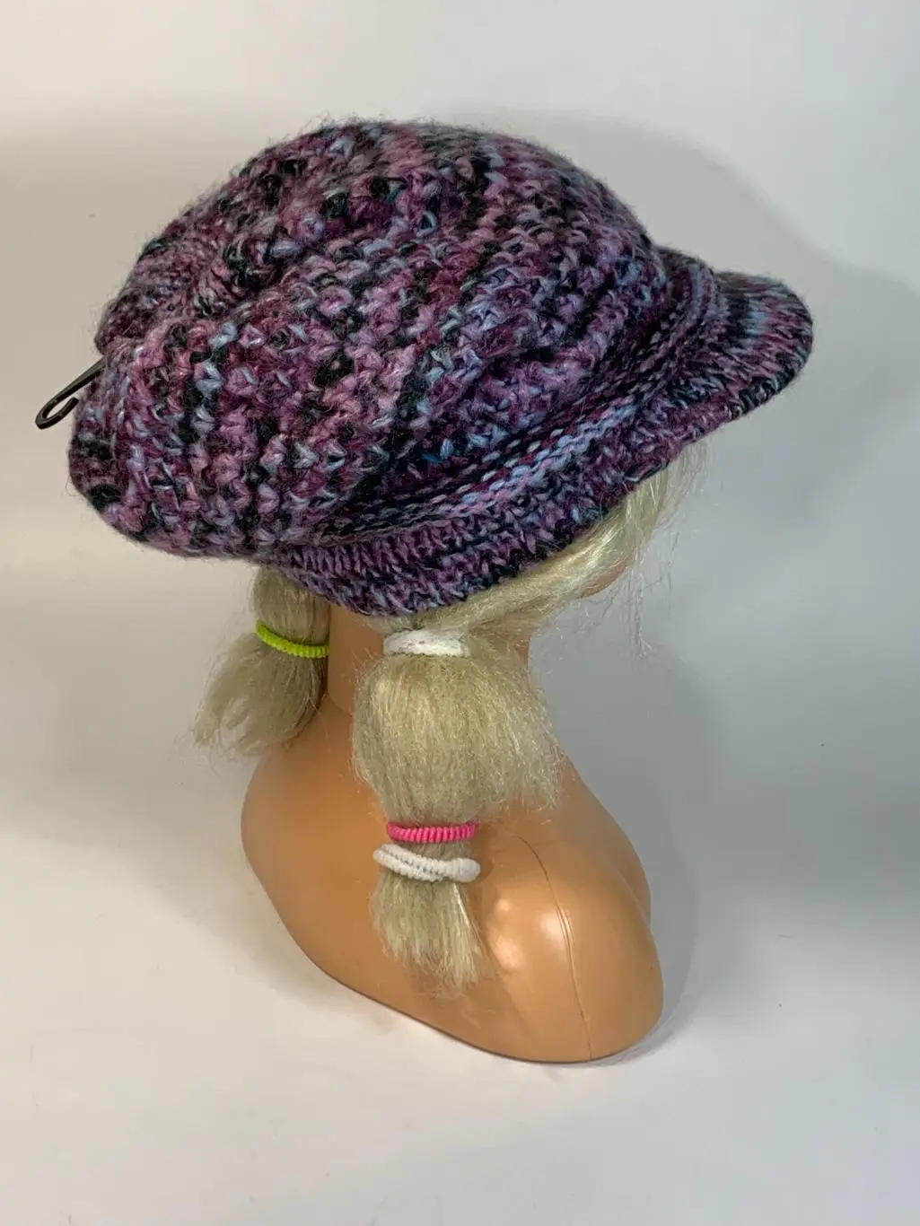 Женская вязаная шапка-берет с козырьком XXS (45-50 см, акрил) Н1681Стильная и 3