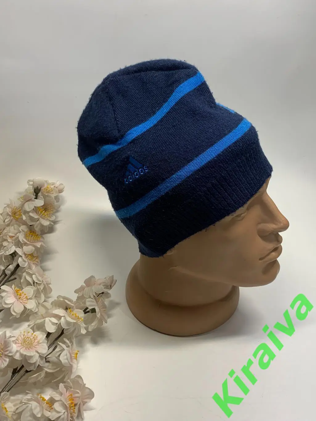 Шапка Adidas темно-синяя акрил мелкая вязка Н1953Стильная и теплая темно-синяя
