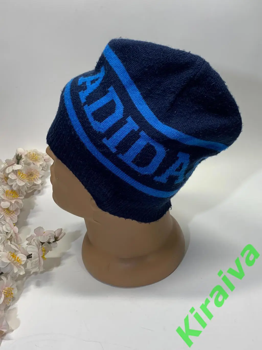 Шапка Adidas темно-синяя акрил мелкая вязка Н1953Стильная и теплая темно-синяя 1