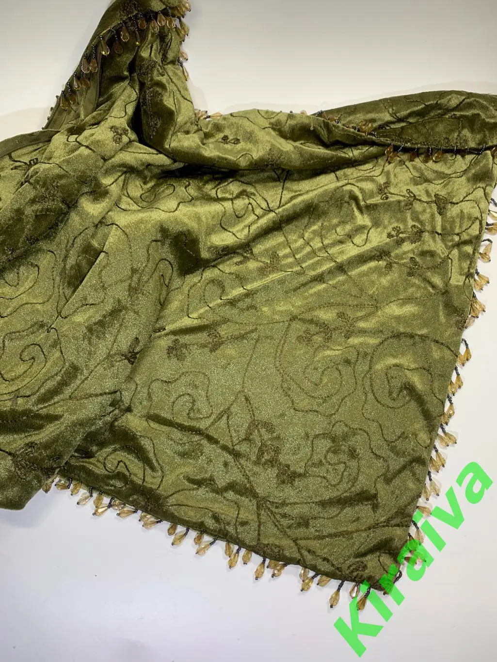 Велюровая наволочка 60?60 см с абстрактной вышивкой и декором бусинами Н1804Ро 1