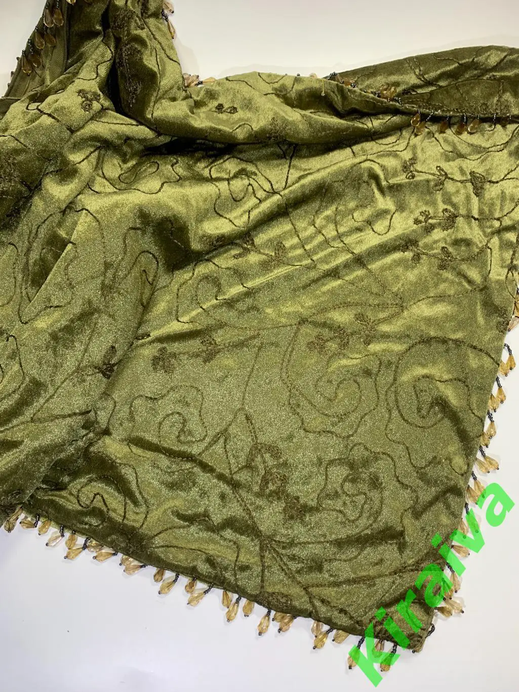 Велюровая наволочка 60?60 см с абстрактной вышивкой и декором бусинами Н1804Ро 2