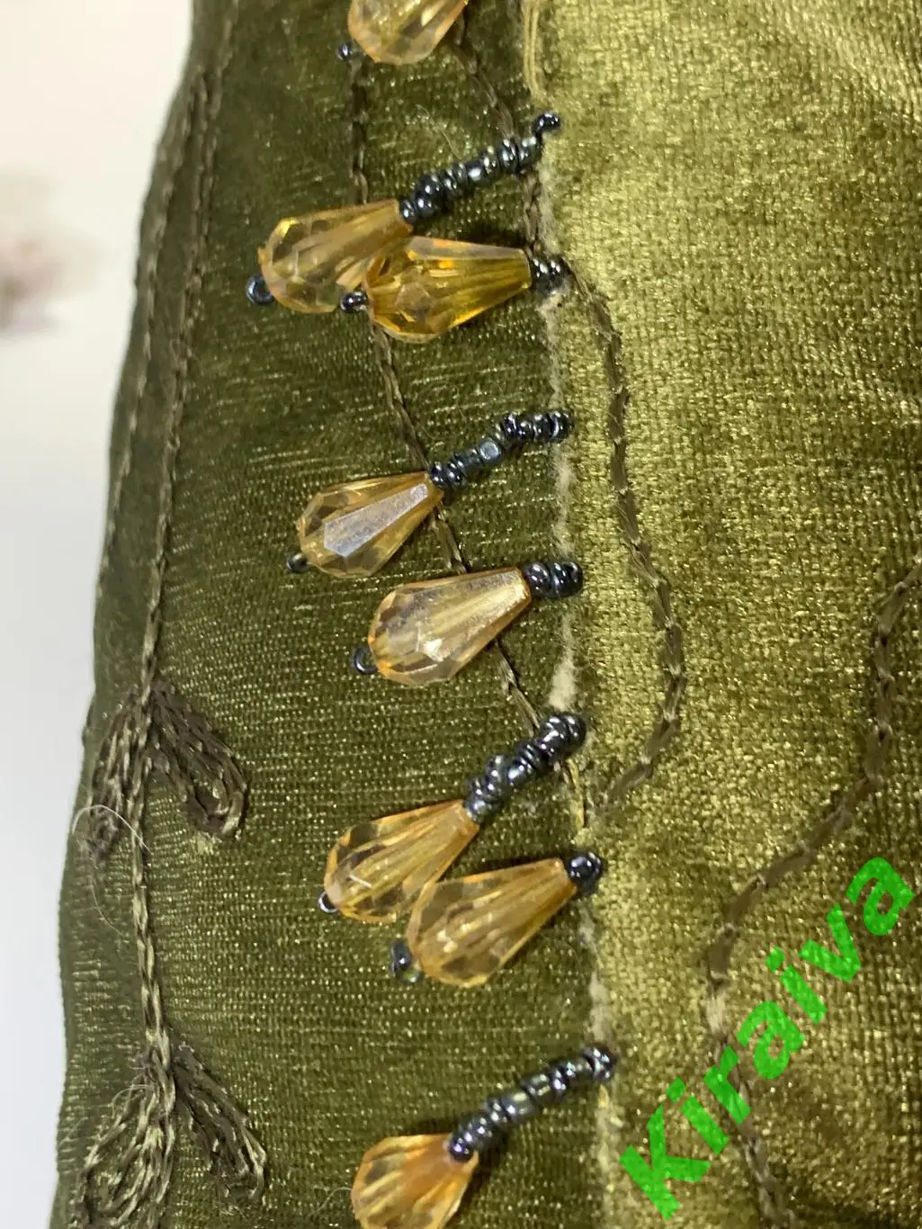 Велюровая наволочка 60?60 см с абстрактной вышивкой и декором бусинами Н1804Ро 6