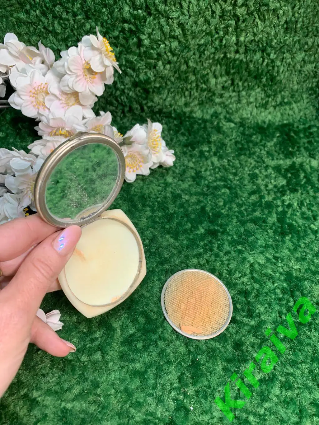 Винтажная пудреница с зеркалом и пуховкой Н1829 под слоновую кость декорирована 6