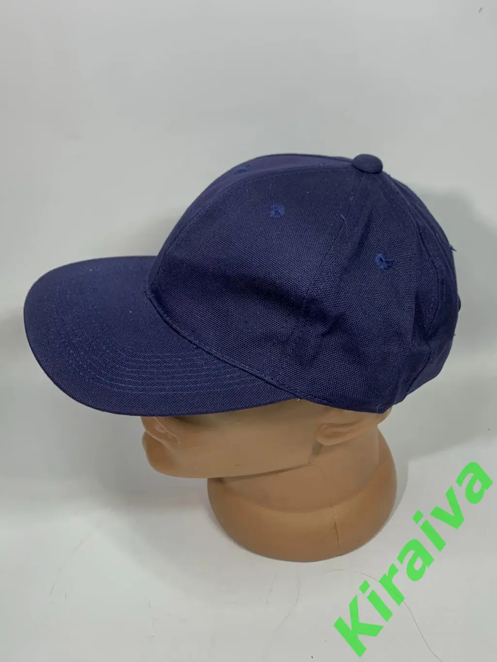 Тёмно-синяя бейсболка с зелёным козырьком – стиль и комфорт Н084Классическая б