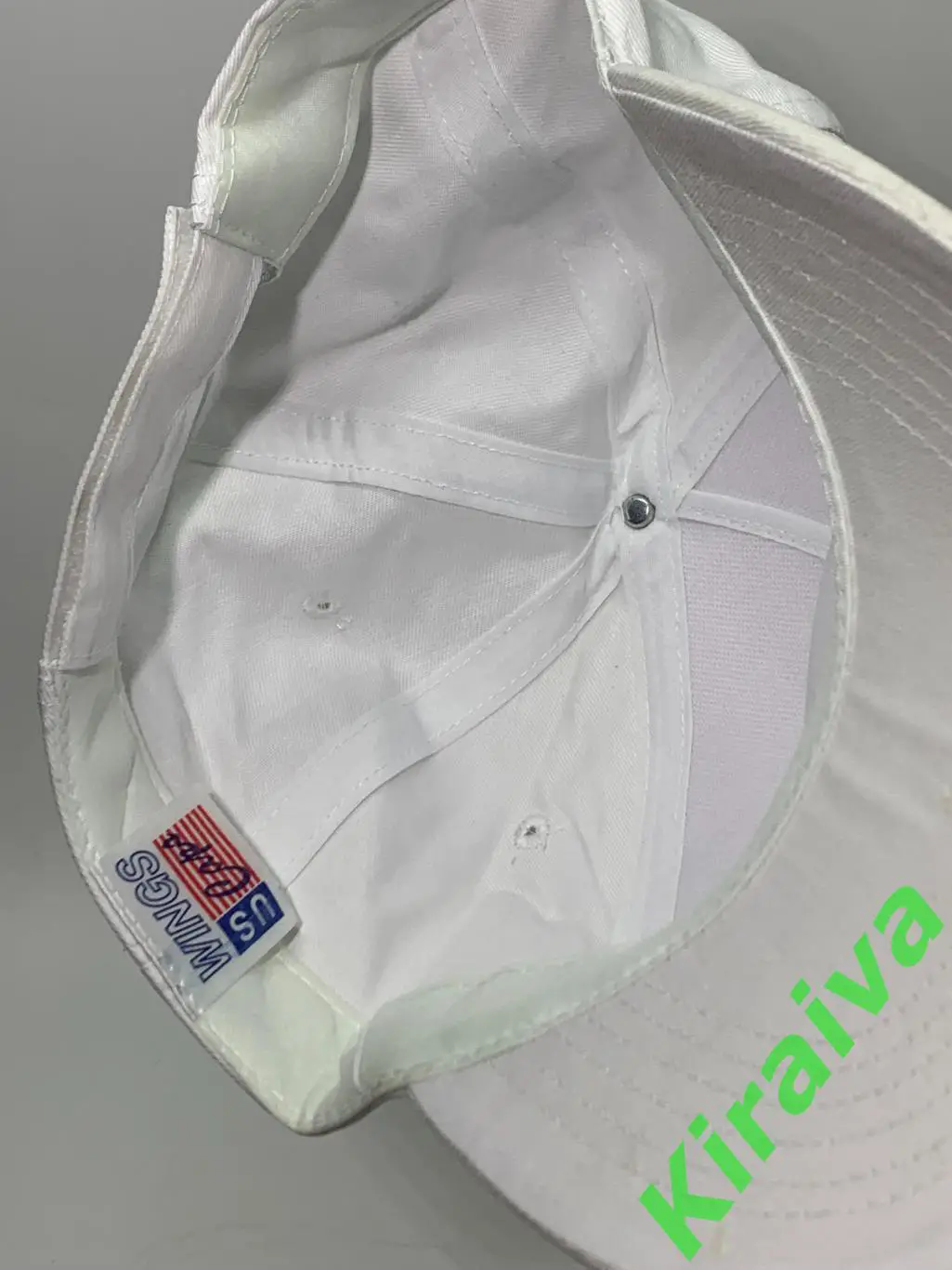 Белая хлопковая бейсболка с изогнутым козырьком и регулировкой на липучке Н084 3