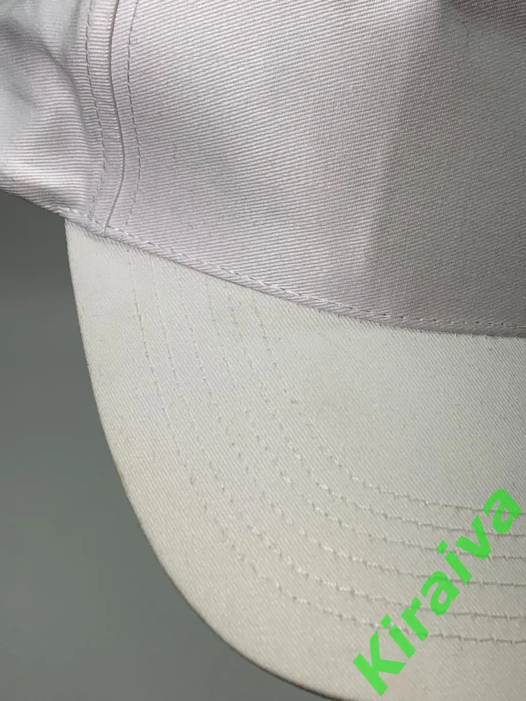 Белая хлопковая бейсболка с изогнутым козырьком и регулировкой на липучке Н084 4