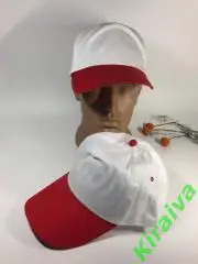 Белая бейсболка с красным изогнутым козырьком хлопковая регулировкой на защелке