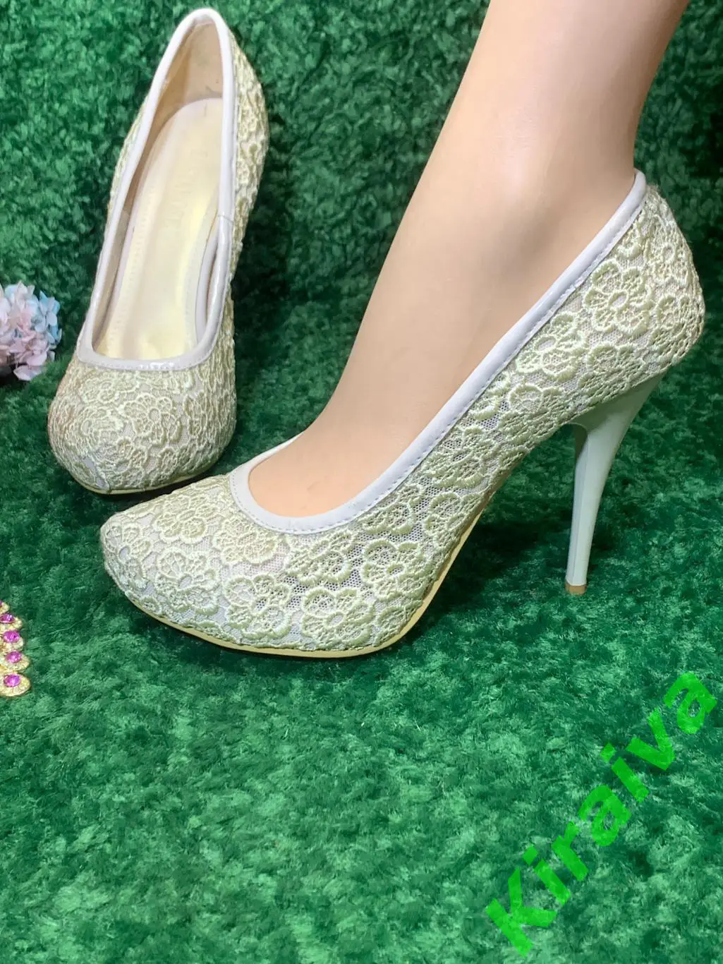 Женские туфли Santarose праздничные гипюровые, кружево цвета шампань 36,5–37 (24