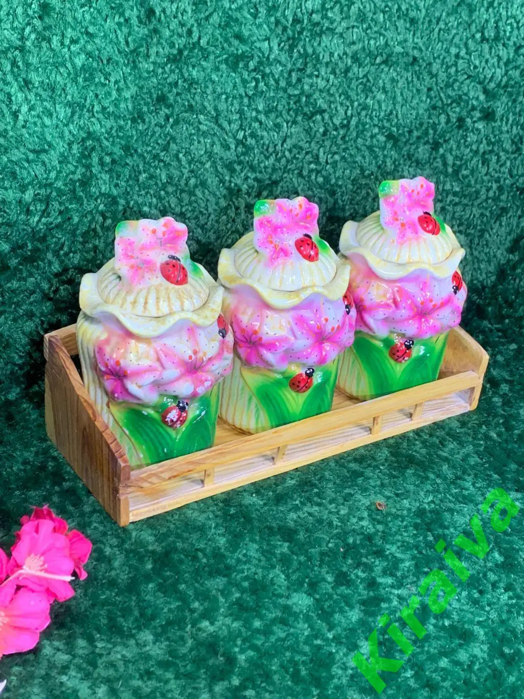 Набор керамических емкостей, 3 банки по 600 мл на деревянной подставке для сыпуч