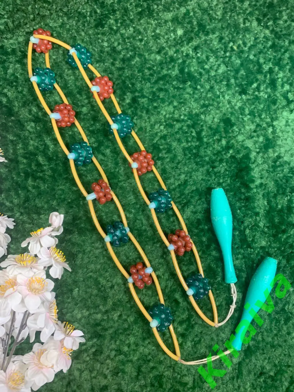 Массажер пластиковый ленточно-роликовый для спины ног тела ребристые шарик Н8023 4