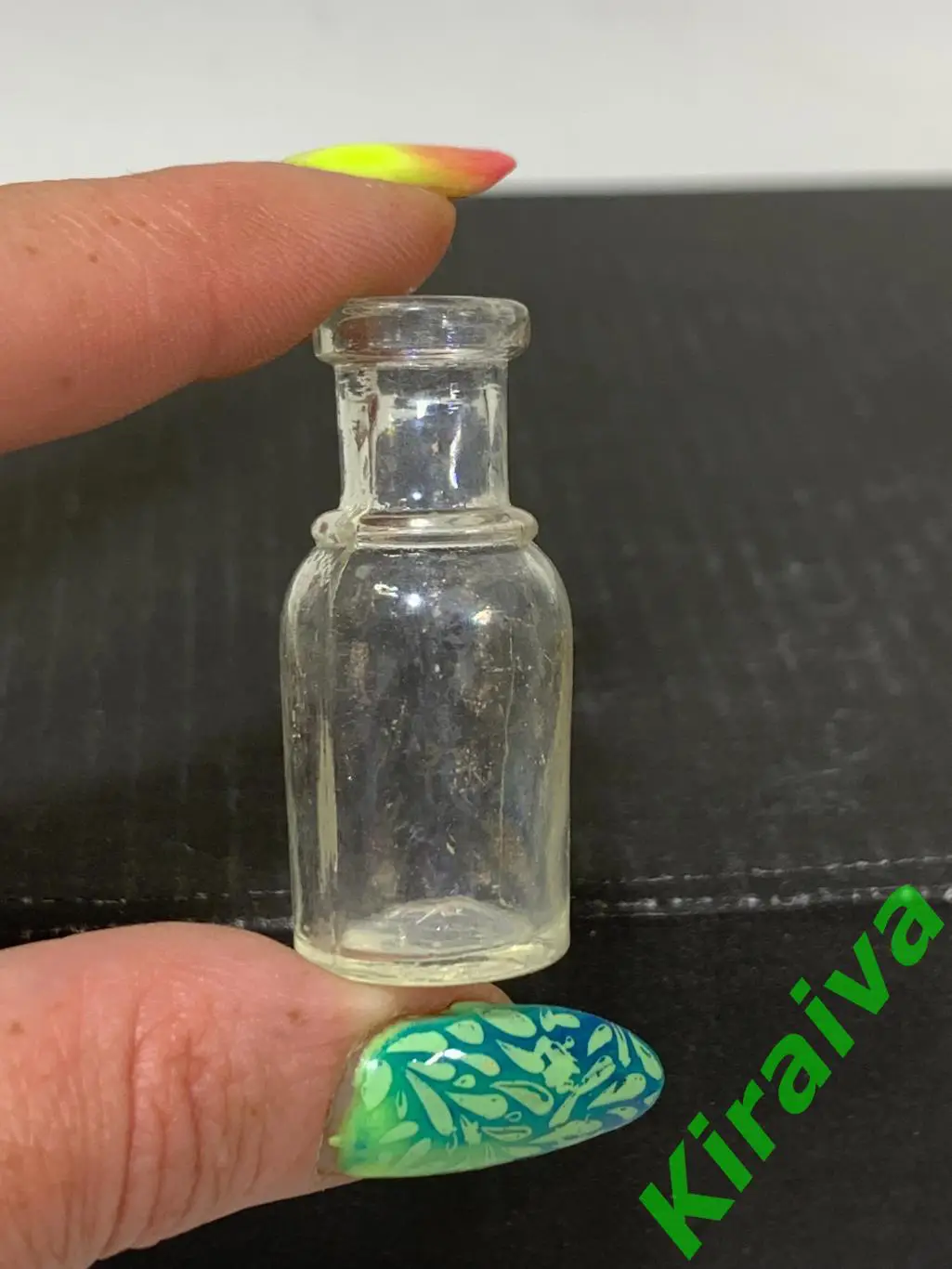 Антикварная миниатюрная стеклянная бутылочка «Царская Россия» РИО 1917 г Н1597