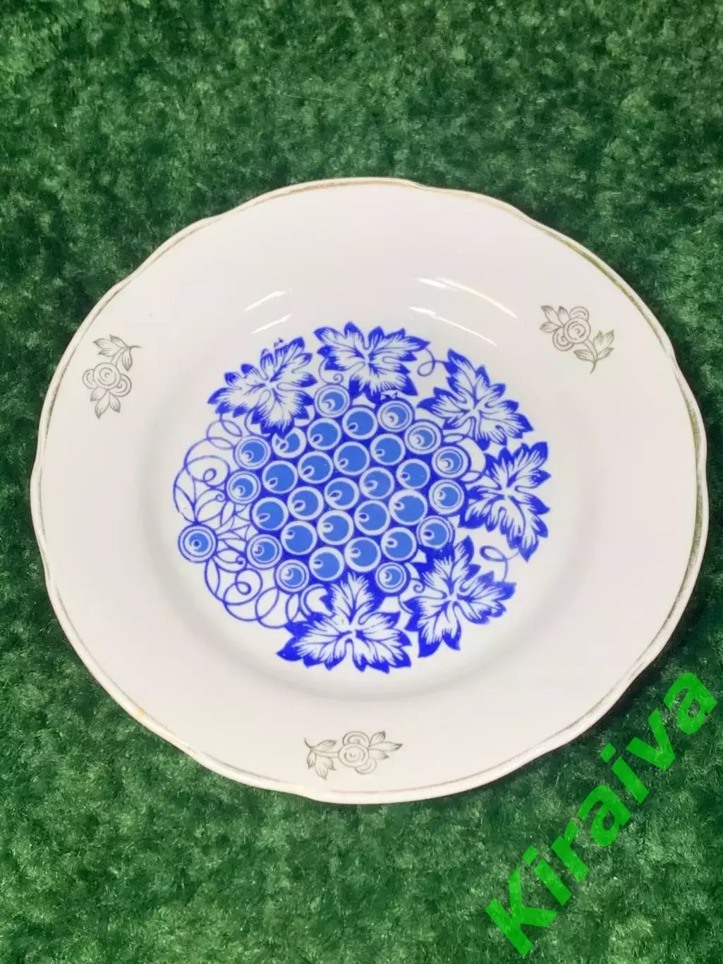 Тарелка обеденная фарфор Коростень винтаж СССР 195 мм виноградная гроздь Н1787