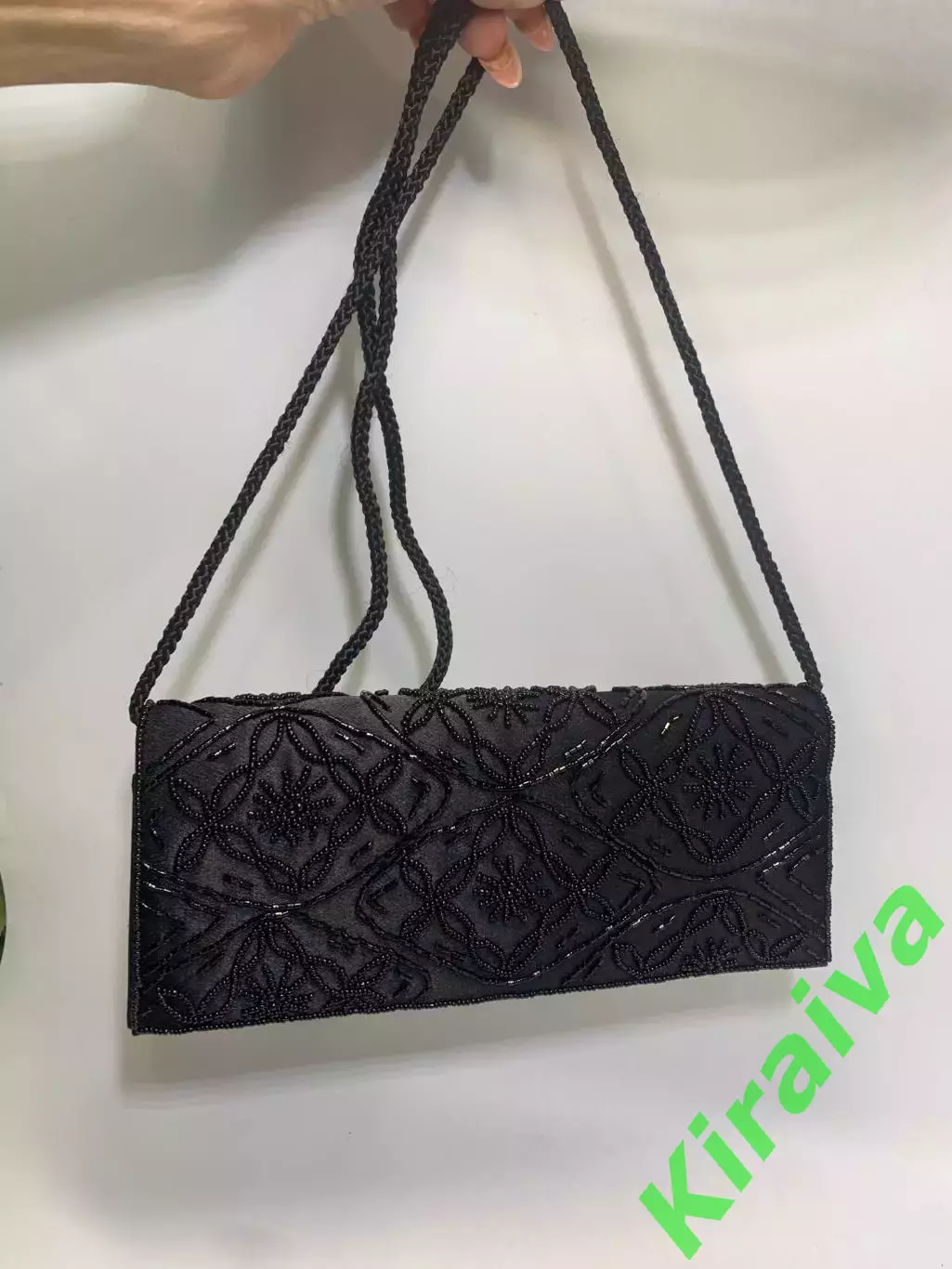 Клатч декорирован бисером, от Орифлейм, черного цвета, на магните 25х11х4 Н2264