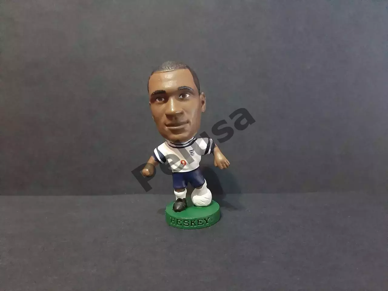 Еміл Хескі. Збірна Англії. Фігурка футболіста Corinthian ProStars 2000 г.