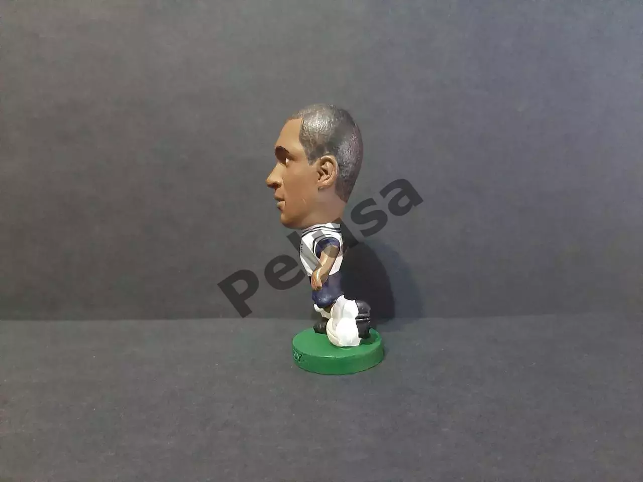 Еміл Хескі. Збірна Англії. Фігурка футболіста Corinthian ProStars 2000 г. 3