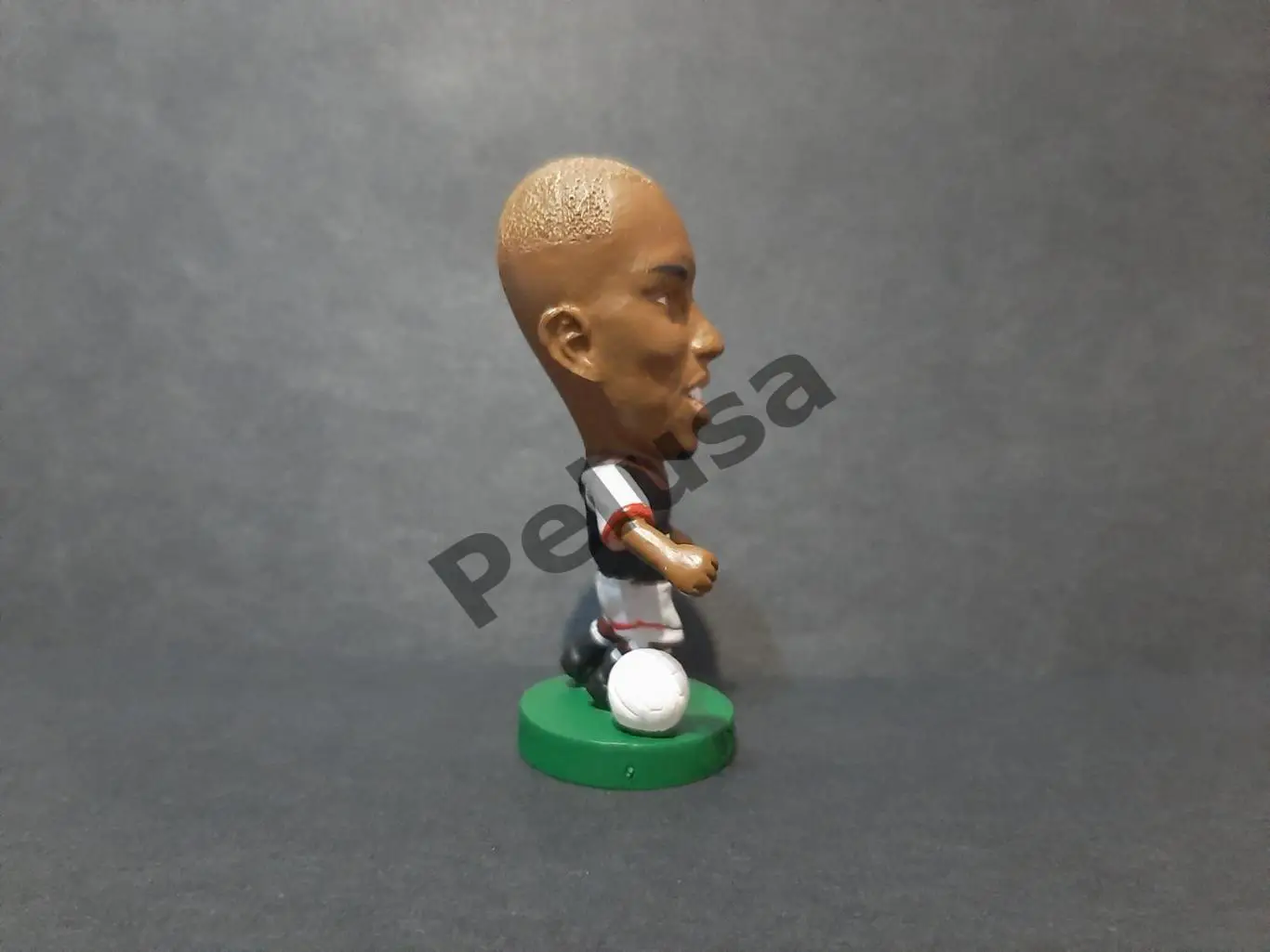 Эль-Хаджи Диуф, Ливеруль. Фигурка футболиста Corinthian ProStars. 2003 г. 1